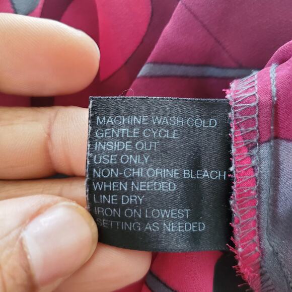 Mix It Red Black Sleeveless Sheer Floral Pleated Front Top Size M - Picture 6 of 6